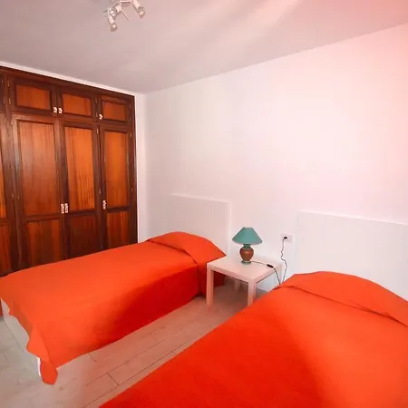 Valdes Center Apartman *